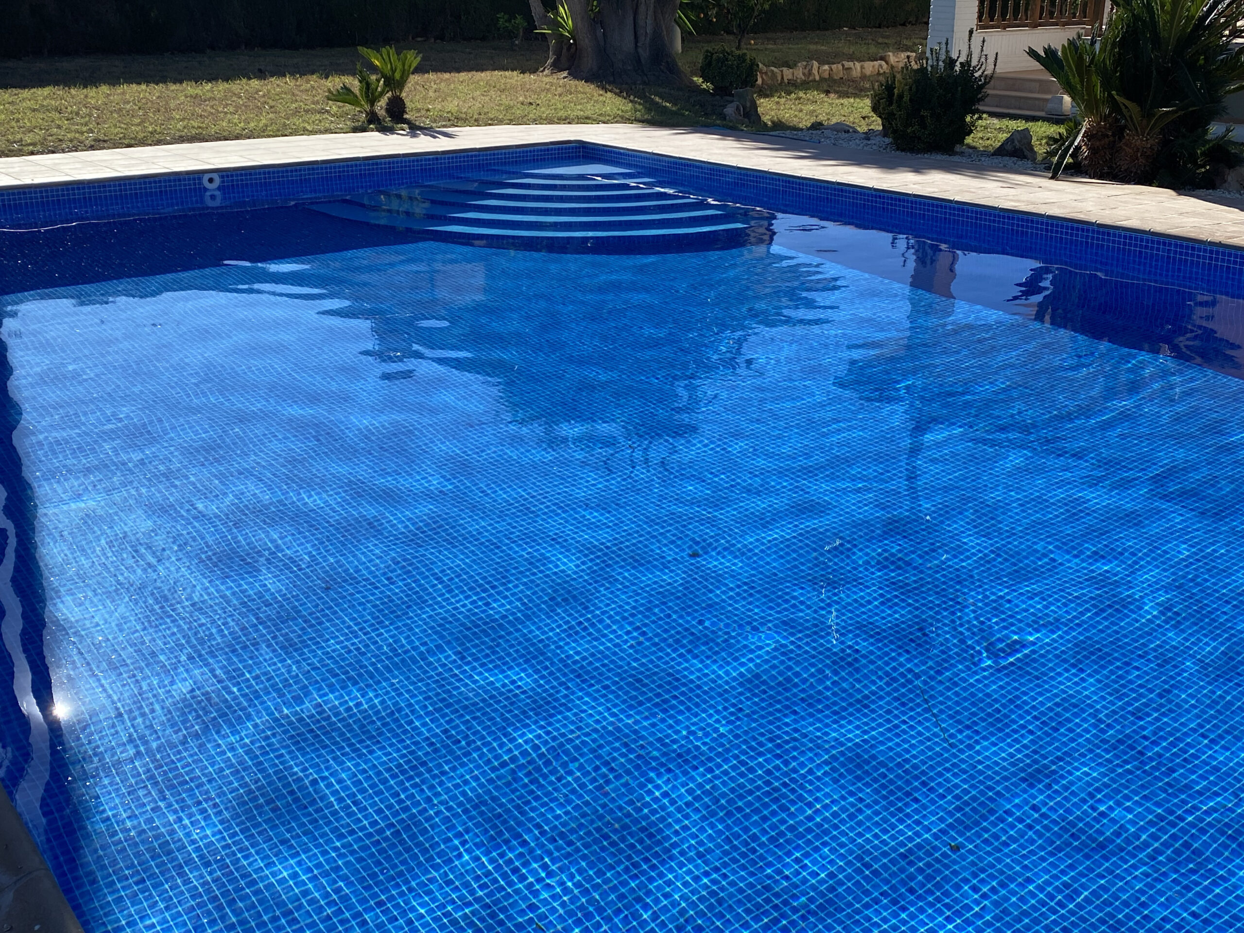 Por qué es Importante Impermeabilizar tu Piscina